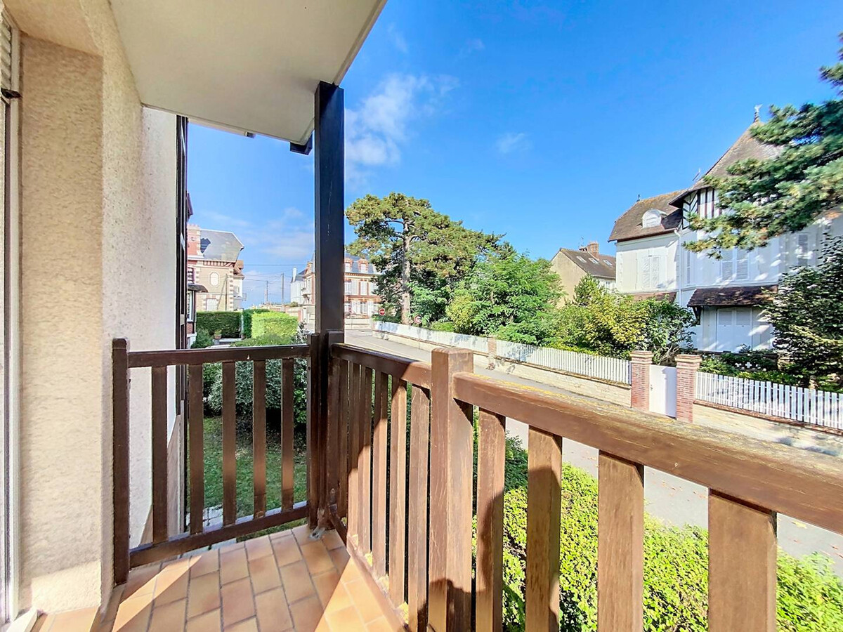 T1 balcon à 2 pas de la plage à Cabourg - Photo 1