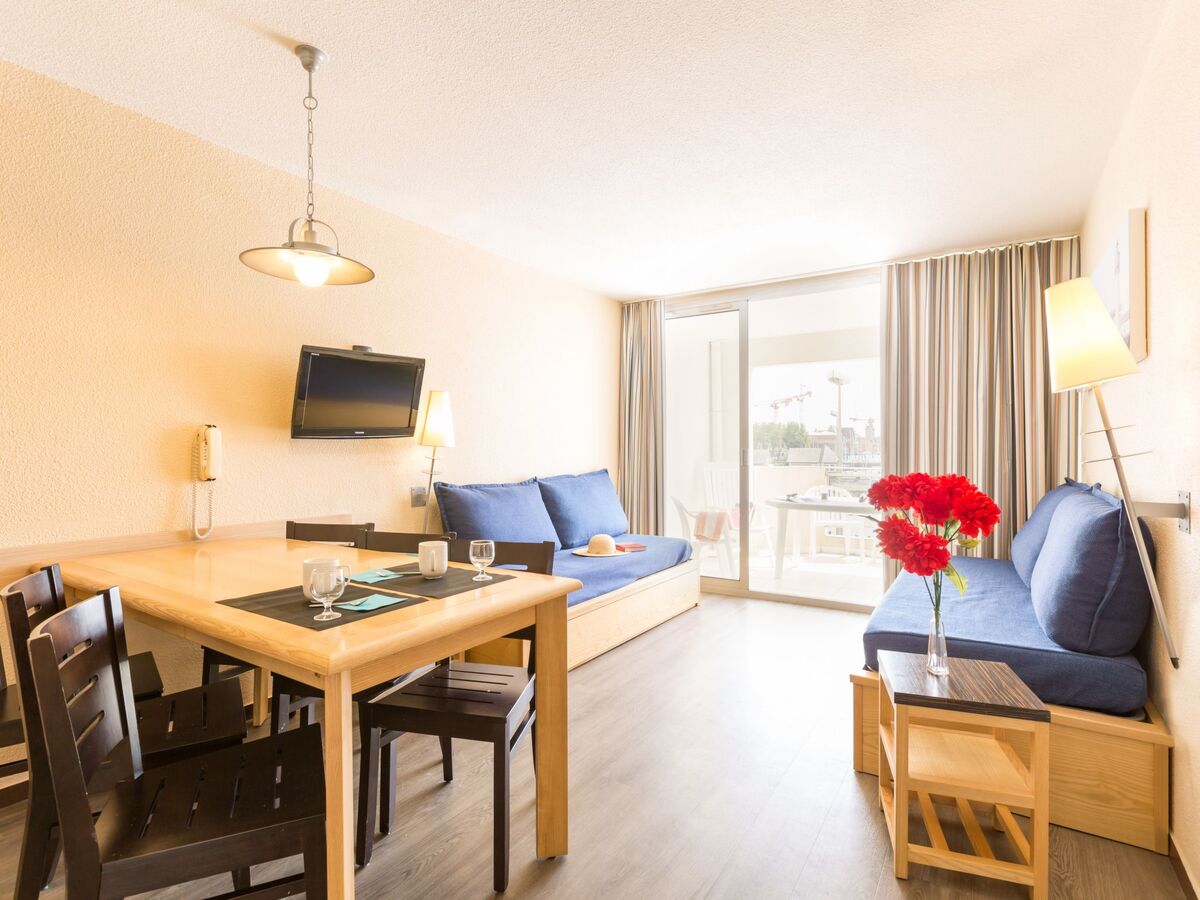 Appartement Le Port – vue port, piscine, 50 m de la plage - Photo 2