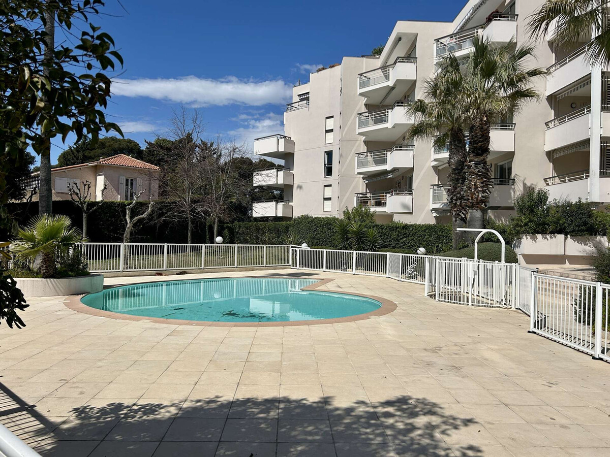 Appartement moderne près du port, 2 chambres, piscine - Photo 1