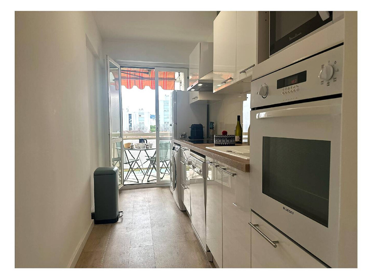 Appartement rénové Juan les Pins, 400 m plages + parking - Photo 4