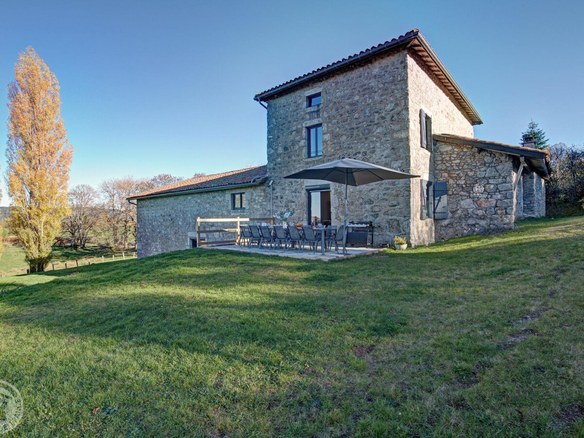 Gîte 12-14 pers, piscine chauffée et pool house à Saint-Priest-la-Prugne - Photo 15