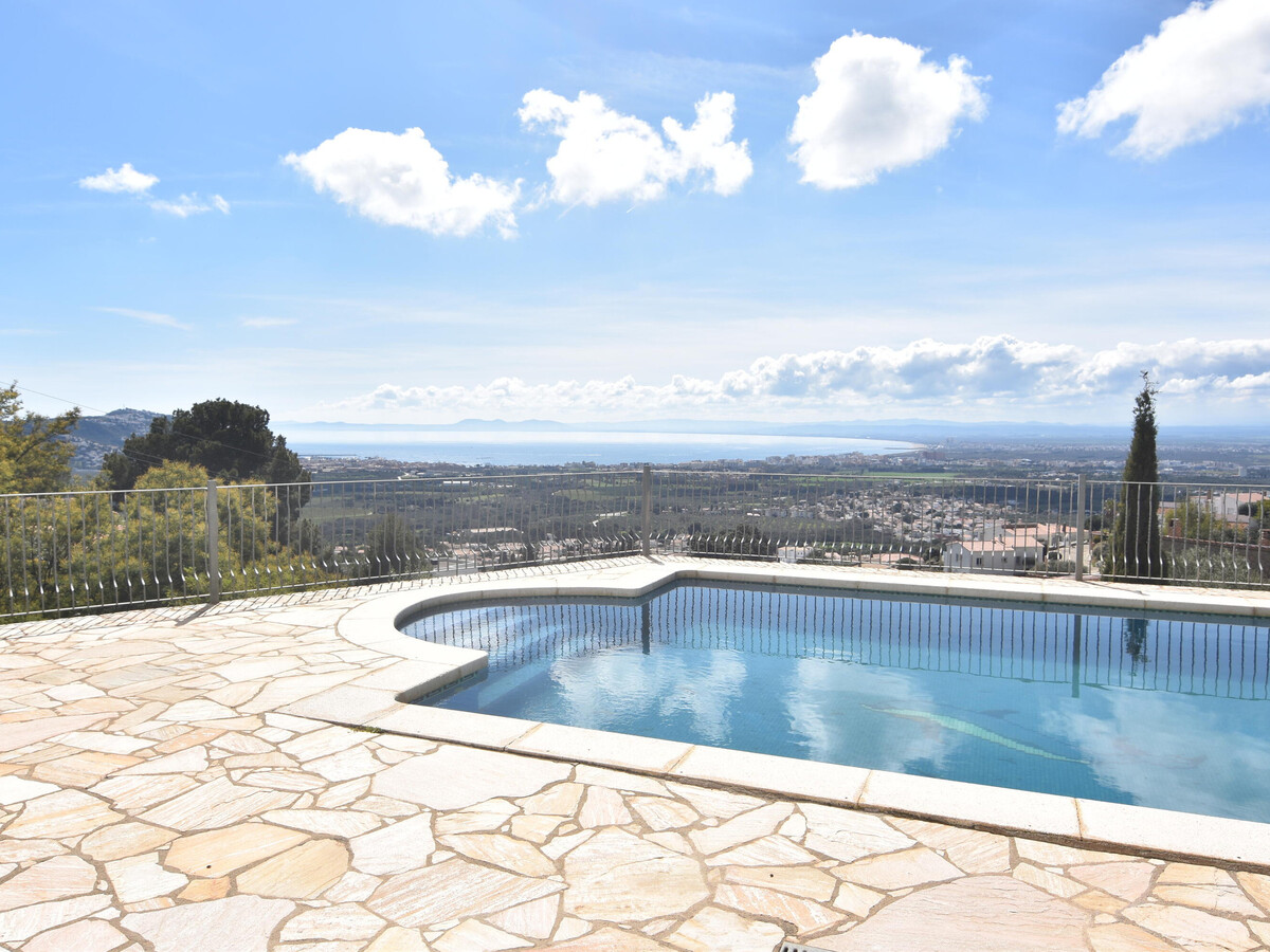 Villa Mas Fumats : 6 chambres, piscine & vue baie - Photo 1