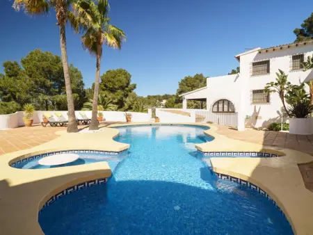 Luxueuse villa avec piscine privée, près de la plage, commerces et activités sportives, à Moraira - Photo 5