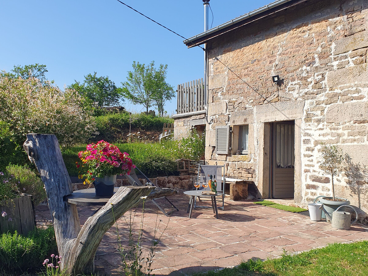 Gîte Croc Noisettes, maisonnette en pierre à Uzemain - Photo 3