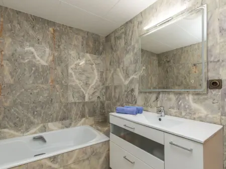 Maison Bon repos à Cunit : 5 chambres, piscine, vue mer : photo 19