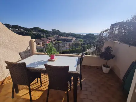 Location appartement à Sainte Maxime, Appartement 3 pièces avec vue mer dans résidence avec piscine proche plage Sainte-Maxime