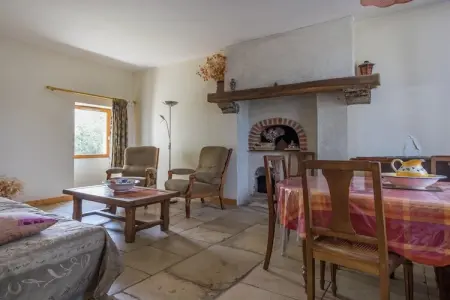 Gîte 4 pers en ferme isolée avec piscine partagée : photo 9