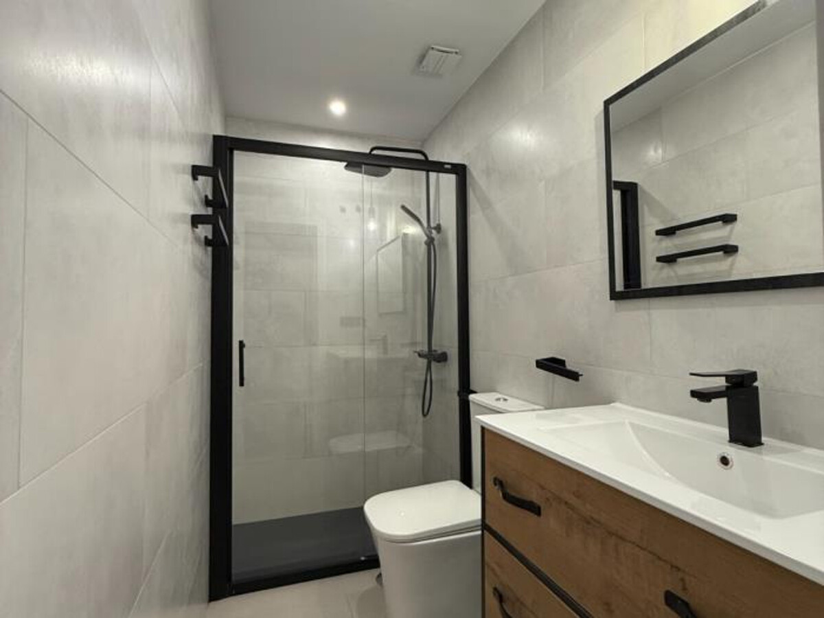 Appartement moderne rue San Telmo, face musée Thyssen - Photo 13
