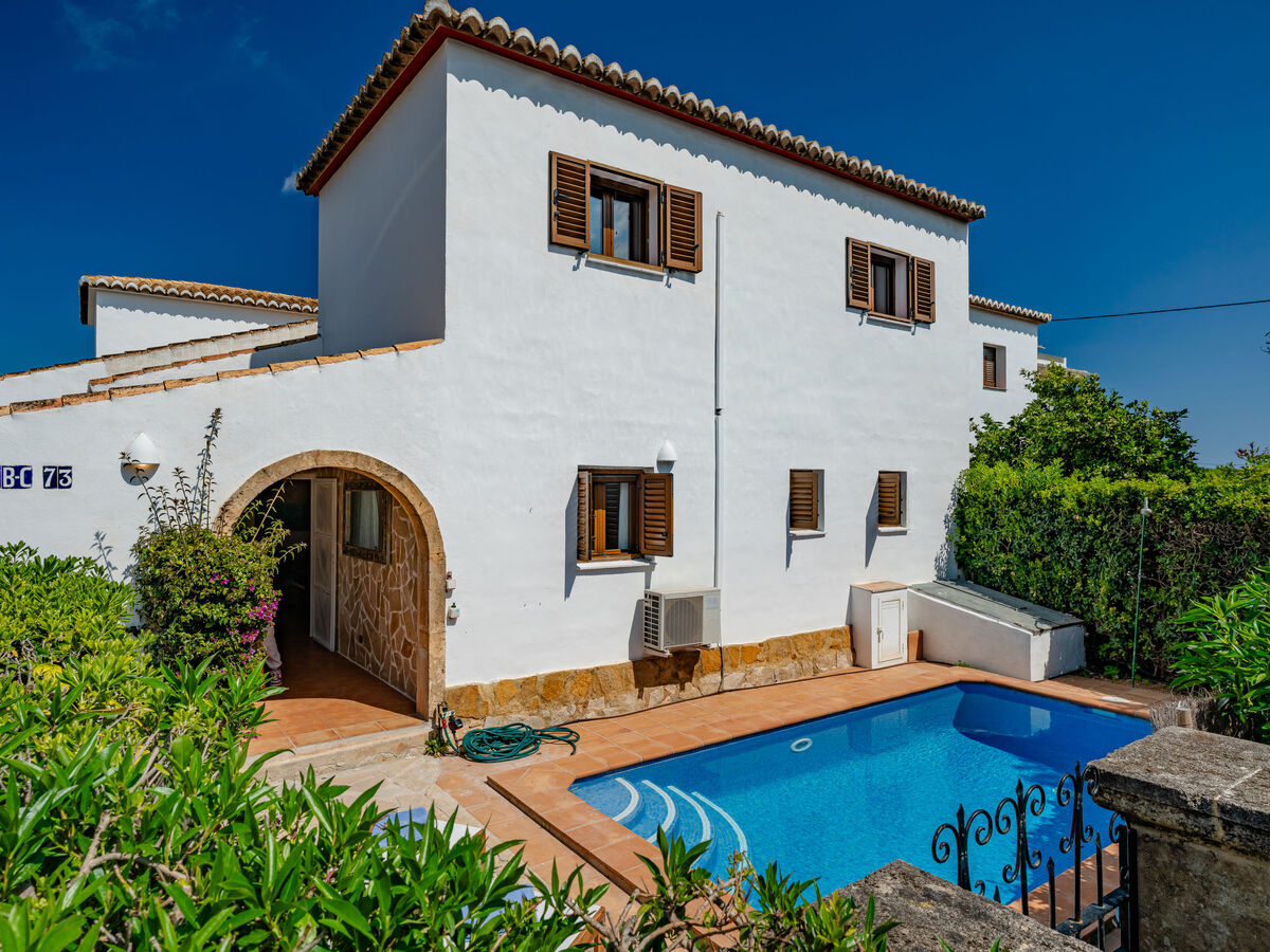 Maison rénovée 2025 avec piscine privée à Javea - Photo 1
