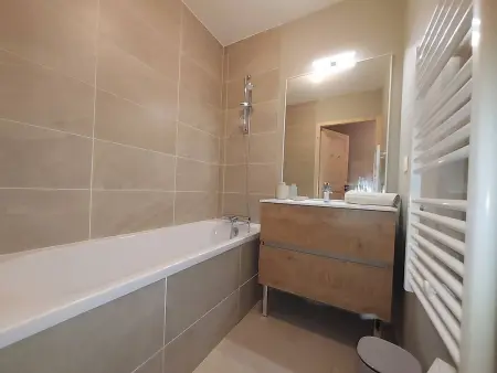 Appartement neuf 4 pers. à Valmorel - Parking & casier skis : photo 12