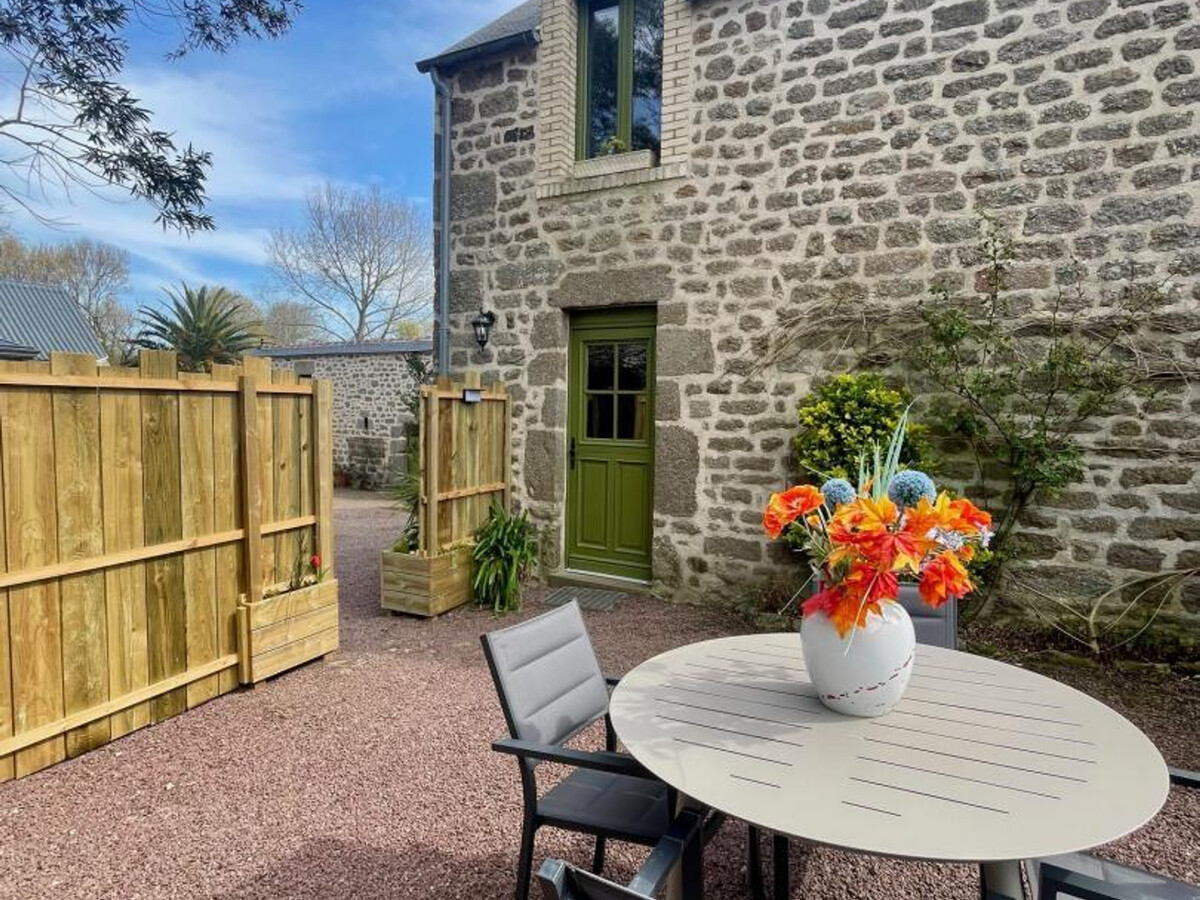 Gîte Montfarville avec cour privée, jardin et parking sécurisé - Photo 4