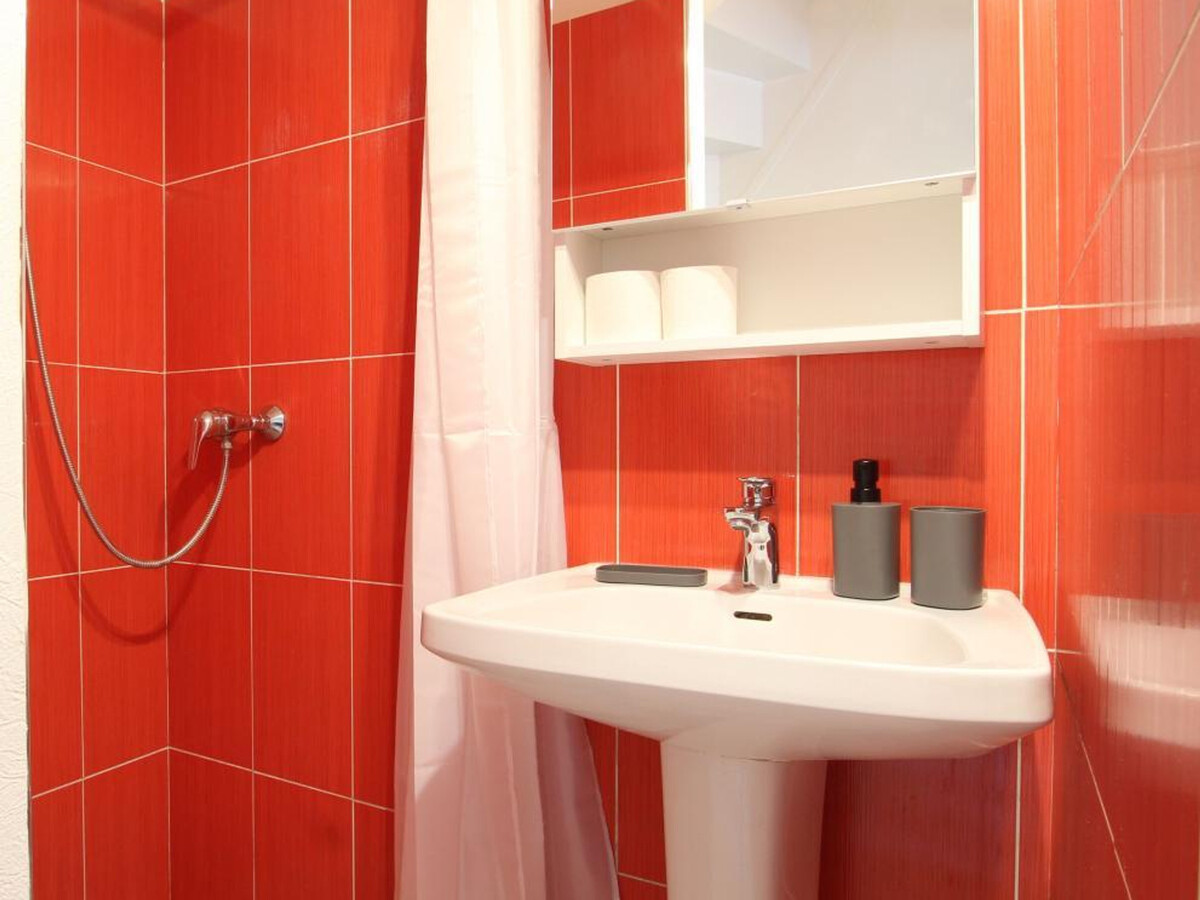 Gîte Montfarville avec cour privée, jardin et parking sécurisé - Photo 9