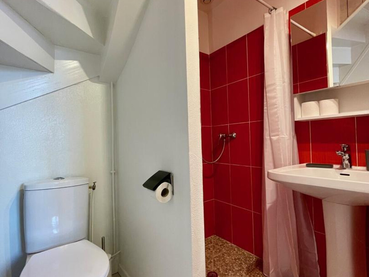 Gîte Montfarville avec cour privée, jardin et parking sécurisé - Photo 10