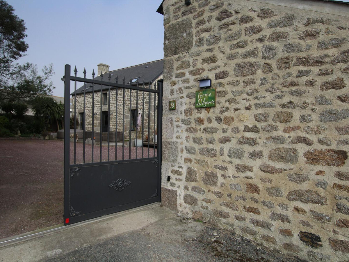 Gîte Montfarville avec cour privée, jardin et parking sécurisé - Photo 15