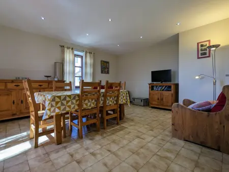 Gîte ferme en pierre restaurée, terrain clos, salle de jeux : photo 2