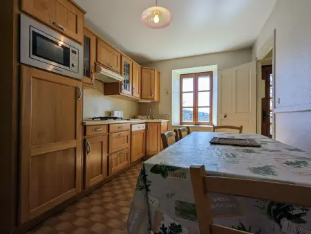 Gîte ferme en pierre restaurée, terrain clos, salle de jeux : photo 4