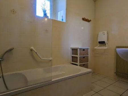 Gîte ferme en pierre restaurée, terrain clos, salle de jeux : photo 6
