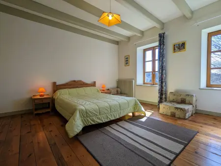 Gîte ferme en pierre restaurée, terrain clos, salle de jeux : photo 8