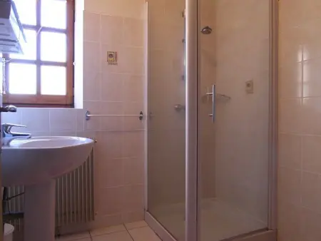 Gîte ferme en pierre restaurée, terrain clos, salle de jeux : photo 11