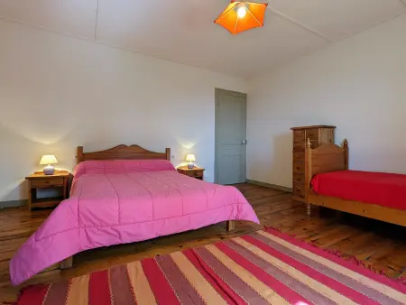 Gîte ferme en pierre restaurée, terrain clos, salle de jeux : photo 12