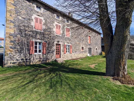 Gîte ferme en pierre restaurée, terrain clos, salle de jeux : photo 14