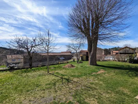 Gîte ferme en pierre restaurée, terrain clos, salle de jeux : photo 15