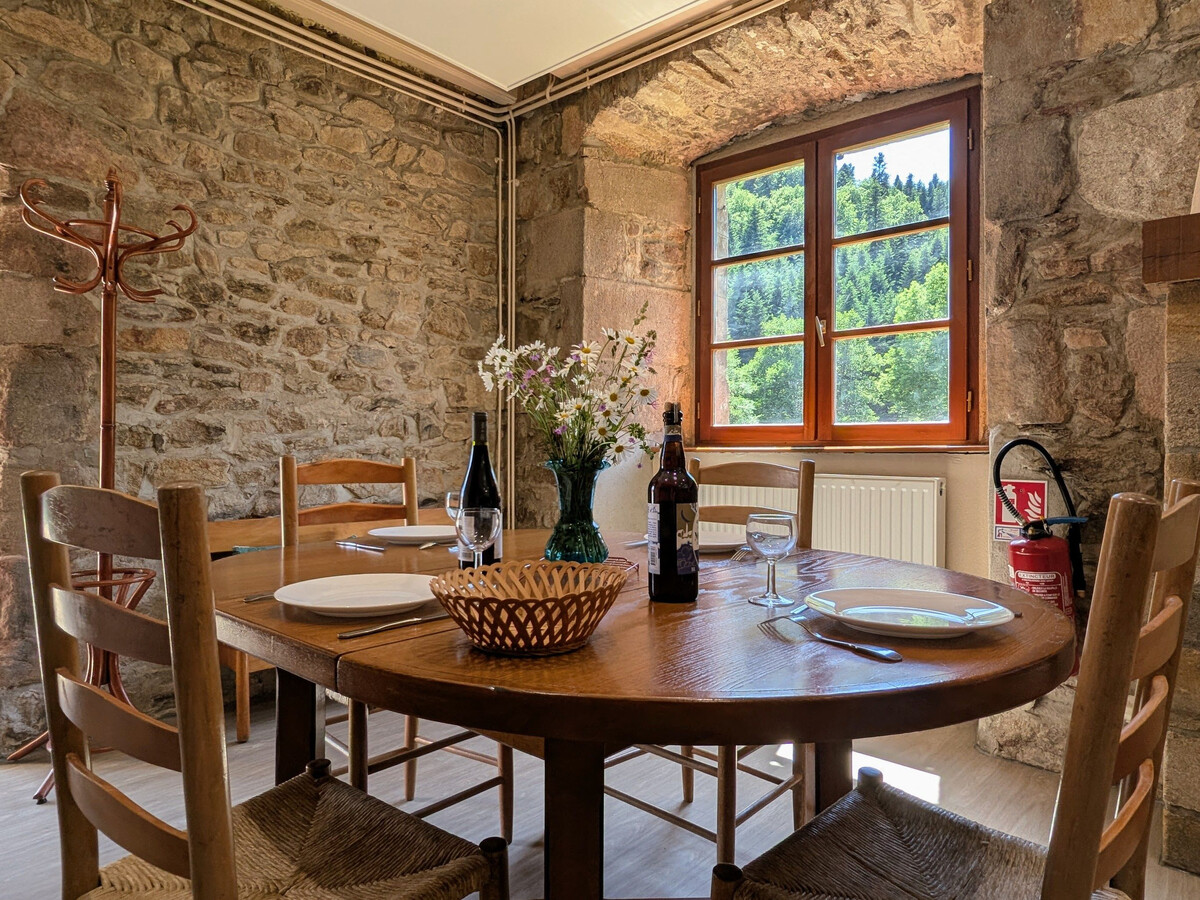 Gîte 10 pers. ancien prieuré à Saint-Vert, jardin clos - Photo 6