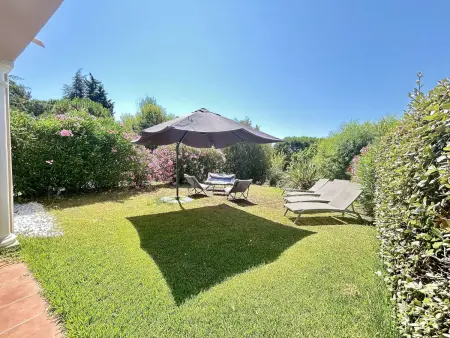 Location appartement à Sainte Maxime, Sainte-Maxime: Appart 3P climatisé avec piscine, parking privé et jardin calme