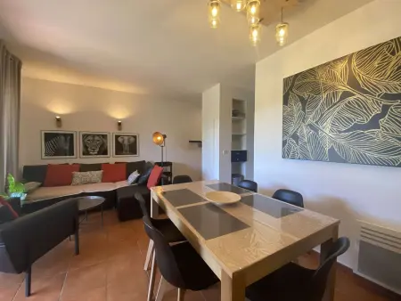 Sainte-Maxime : appartement 3 pièces climatisé, piscine commune et parking : photo 4