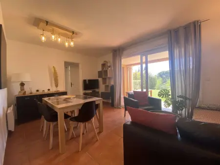Sainte-Maxime : appartement 3 pièces climatisé, piscine commune et parking : photo 7