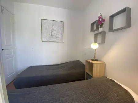 Sainte-Maxime : appartement 3 pièces climatisé, piscine commune et parking : photo 9