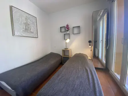 Sainte-Maxime : appartement 3 pièces climatisé, piscine commune et parking : photo 10