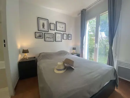 Sainte-Maxime : appartement 3 pièces climatisé, piscine commune et parking : photo 12