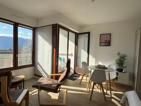 Studio moderne avec loggia, vue montagnes à Aix-les-Bains : photo 2