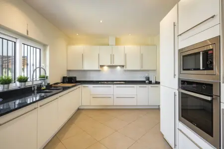 Vila Nova 10, Villa dans la ville côtière de Carvoeiro, Algarve - Photo 3