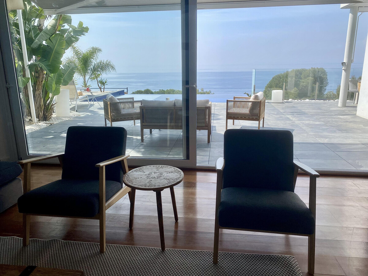 Maison design piscine débordement, vue mer à Roses - Photo 6