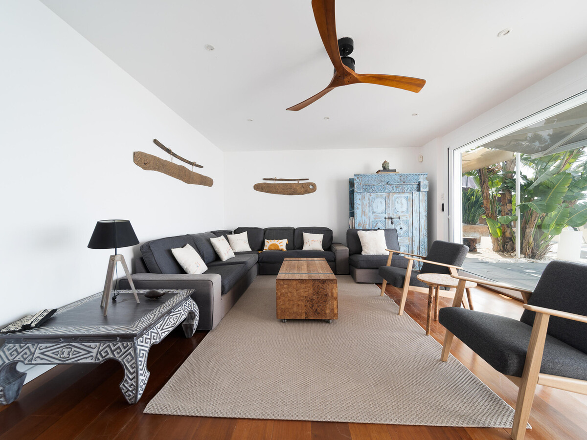 Maison design piscine débordement, vue mer à Roses - Photo 8