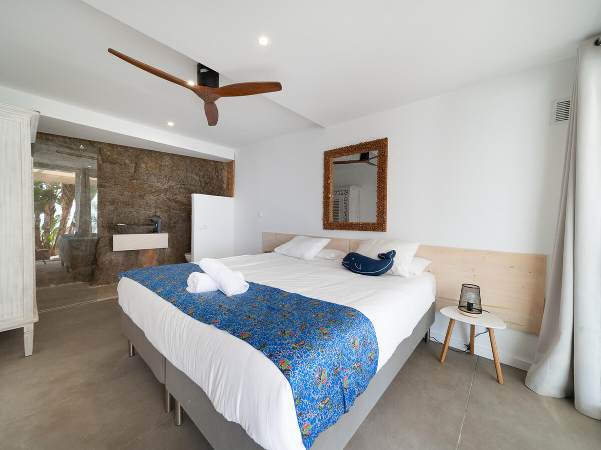 Maison design piscine débordement, vue mer à Roses - Photo 29