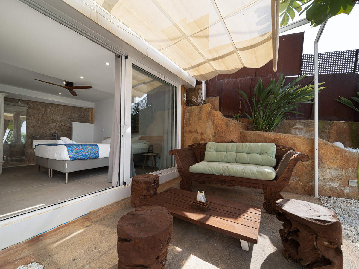 Maison design piscine débordement, vue mer à Roses - Photo 30