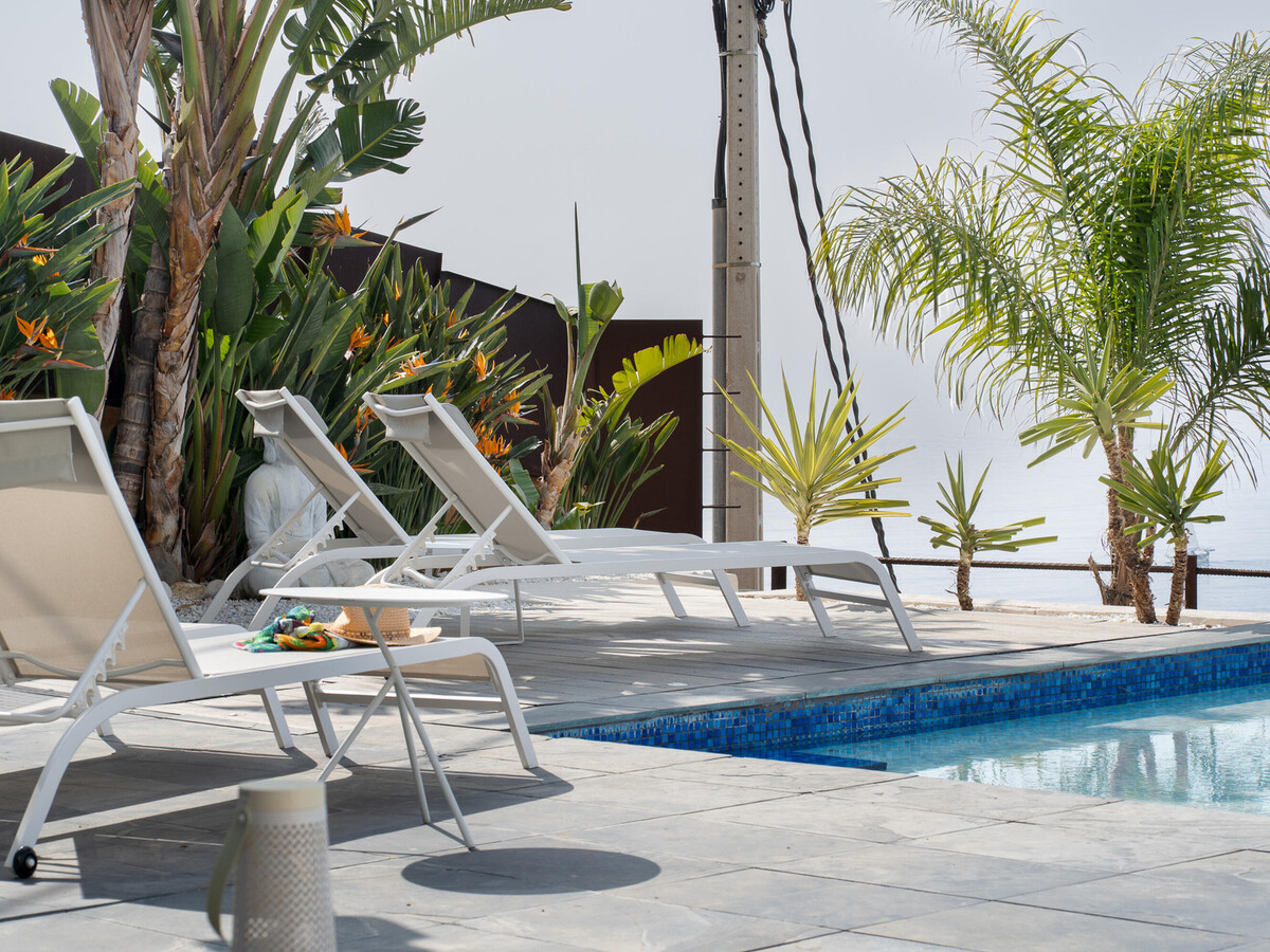 Maison design piscine débordement, vue mer à Roses - Photo 31