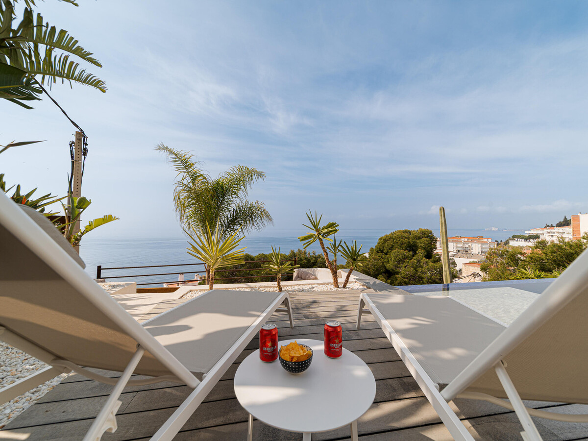 Maison design piscine débordement, vue mer à Roses - Photo 33