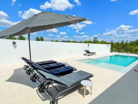 Location maison à Pirovac, Olivarum