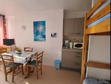 Studio 36 m² Super Besse, balcon sud face au Cantal - Photo 2