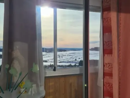 Studio 36 m² Super Besse, balcon sud face au Cantal - Photo 4