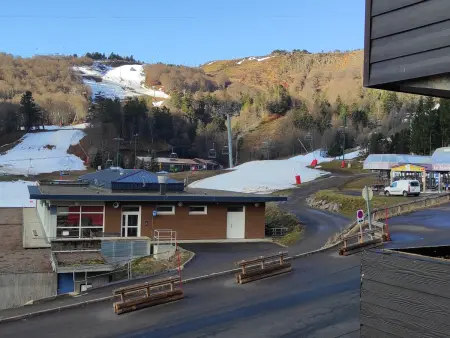 Location appartement à Besse et Saint Anastaise Super Besse, Studio Centre Station Ski - Balcon, 2 à 4 Pers.