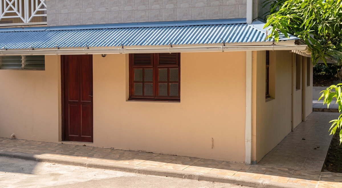 Appartement avec terrasse et jardin clôturé au Lamentin, Martinique - Photo 1