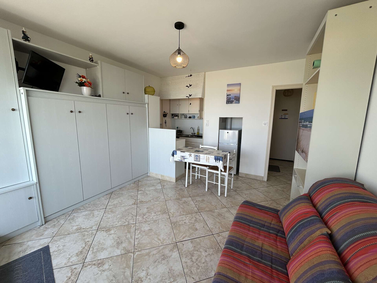 Studio face à la mer avec balcon et parking - Photo 9