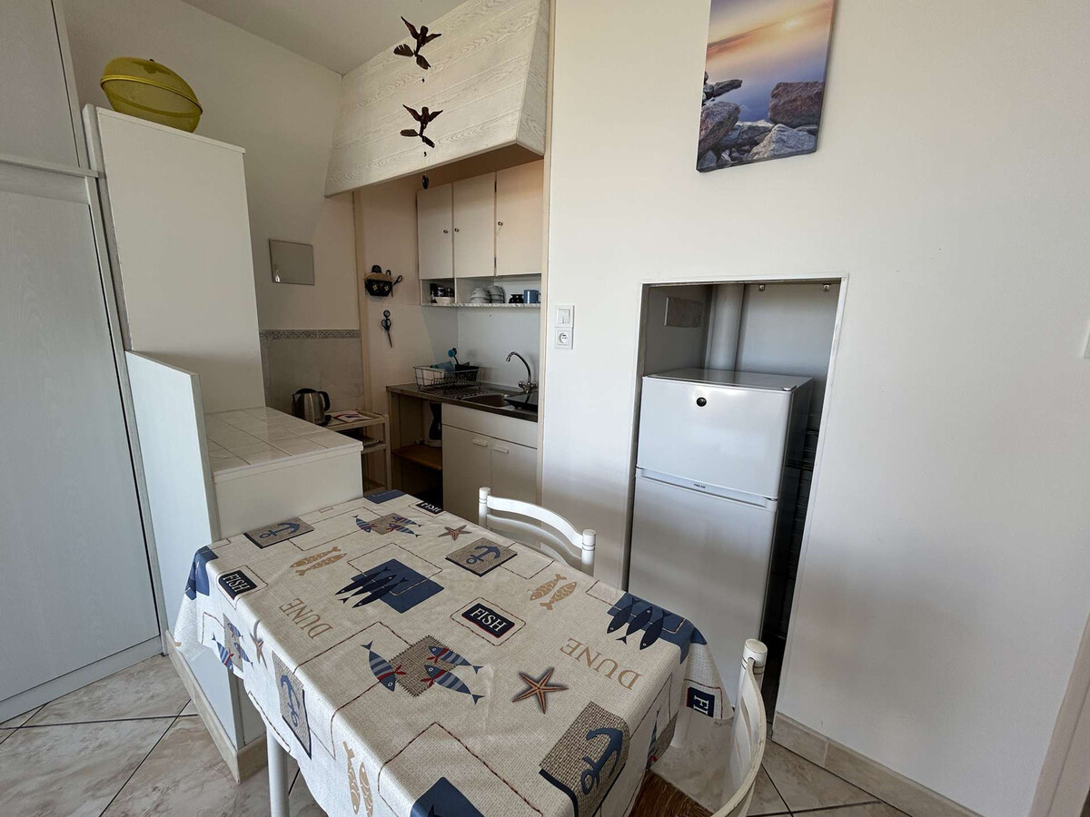 Studio face à la mer avec balcon et parking - Photo 11
