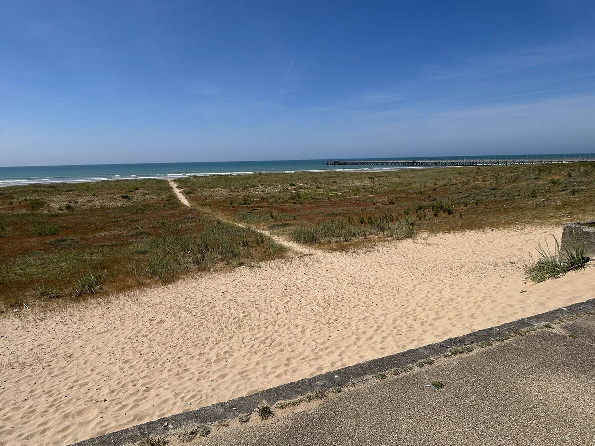 Studio face à la mer avec balcon et parking - Photo 23