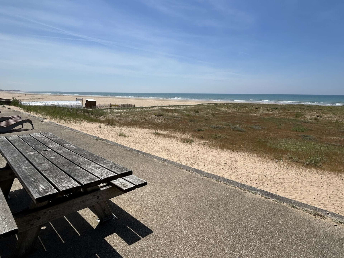 Studio face à la mer avec balcon et parking - Photo 24